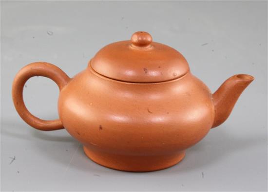 A small Chinese Yixing pottery teapot and cover, spout to handle 11cm